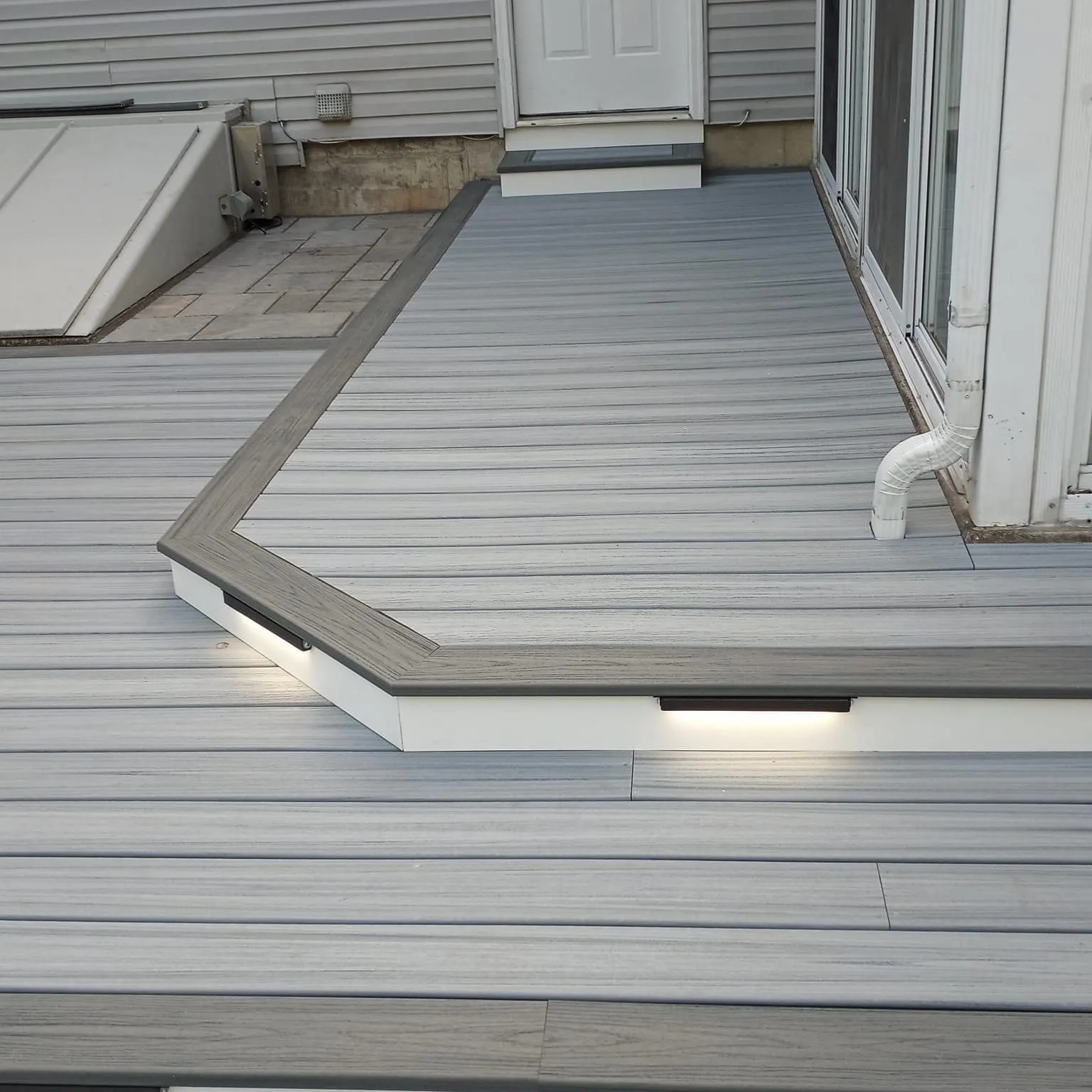Custom cedar deck with integrated lighting - Lincoln